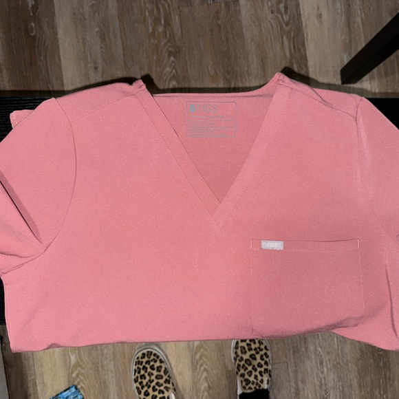 Figs One Pocket Scrub Top - Picture 1 of 2